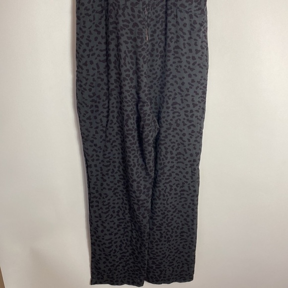 Sundry gray leopard jumpsuit XS - Picture 6 of 9